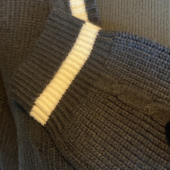 Black and White Cardigan Sweater V-Neck Button Front Closure sz XL. NWOT - Picture 4 of 7